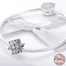 Load image into Gallery viewer, Evele foreign trade supply winter snowflakes to send girlfriend gifts S925 sterling silver bracelet silver beads SCC719